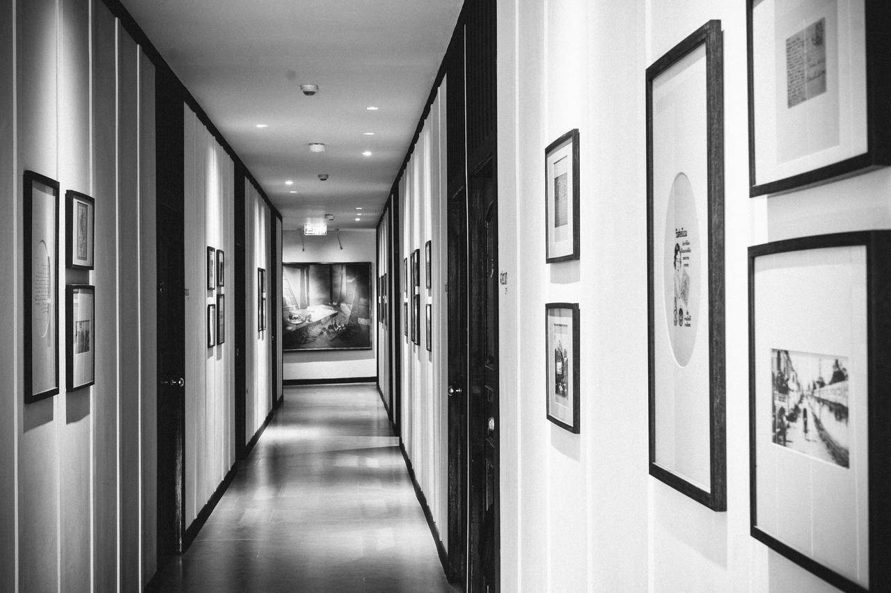 The Raweekanlaya Bangkok Extérieur photo The interior of the gallery