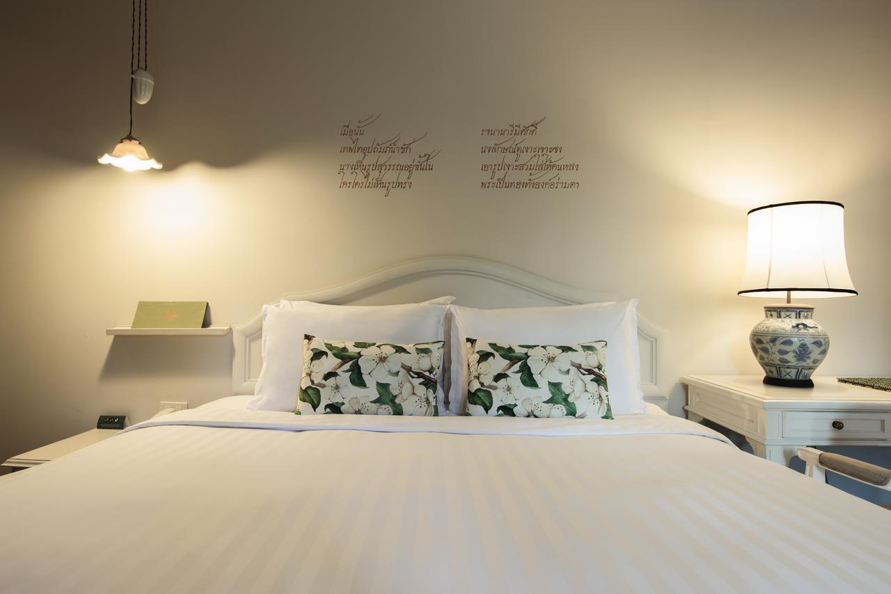 The Raweekanlaya Bangkok Extérieur photo A bedroom at the Inn